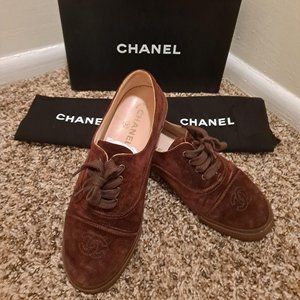 100% AUTHENTIC CHANEL SUEDE SNEAKER IN DARK BROWN